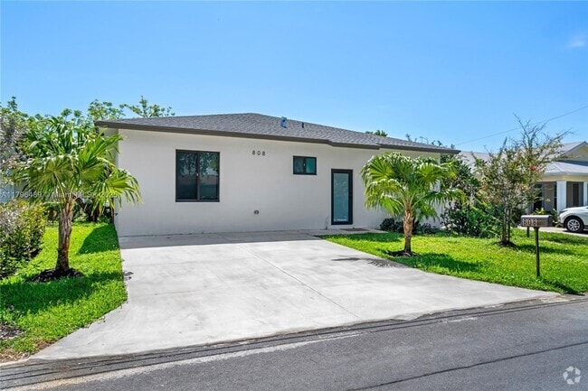 Building Photo - 808 NW 5th Terrace Rental