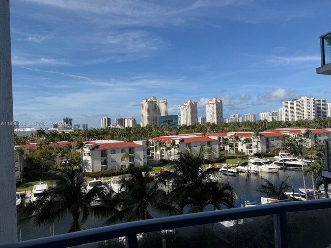 Building Photo - 3029 NE 188th St Unit 508