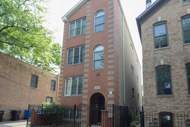 Building Photo - 1351 N Wolcott Ave