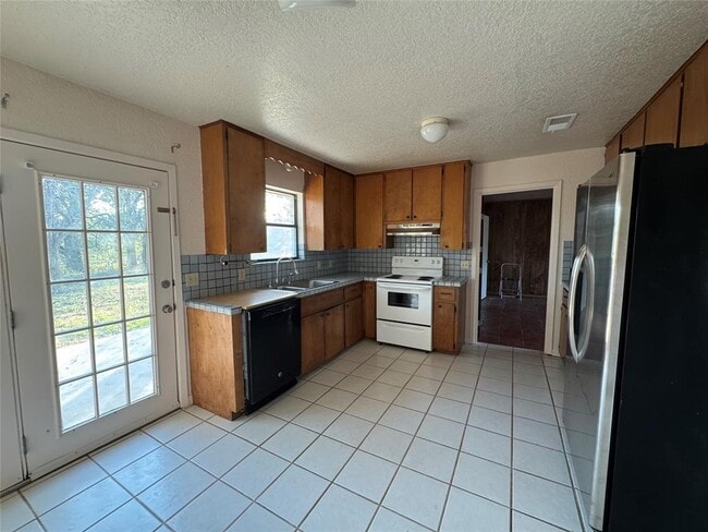 Photo - 163 Robinson Rd