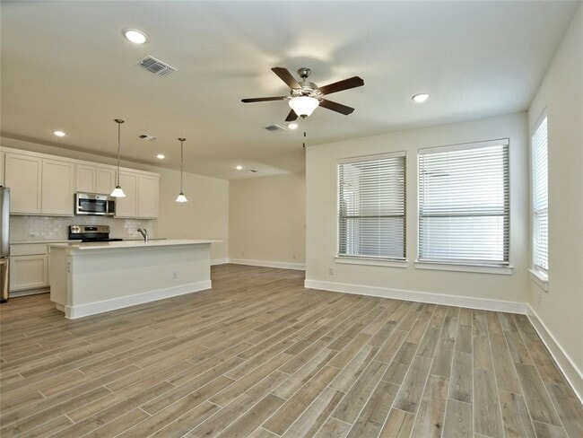 Photo - 412 Parkline Dr