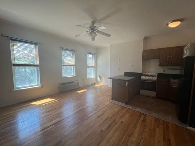 Building Photo - 310 9th St Unit D Rental