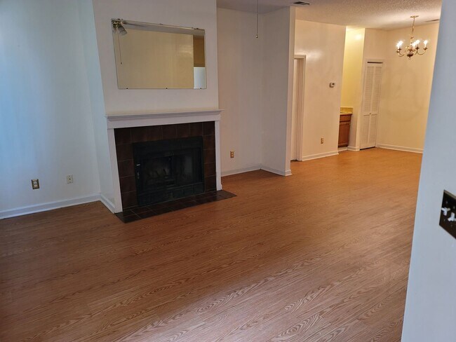 100 Brighton Hl Cir