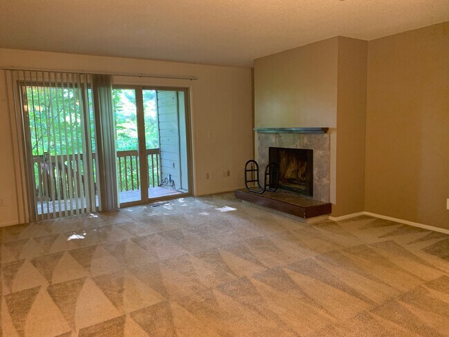 Peg Tree - Picturesque Living Area with Fireplace - Peg Tree Apartments