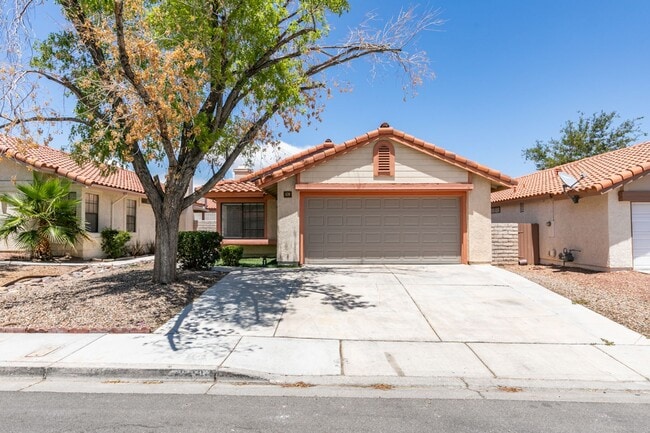Charming 3 Bedroom, 2 Bath Home with Cozy ... - Charming 3 Bedroom, 2 Bath Home with Cozy ...