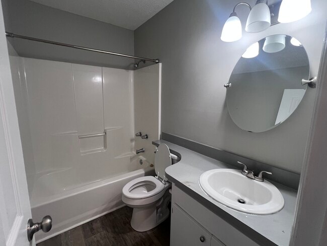 Photo - 3220 Chris St