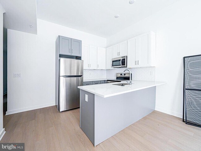 Building Photo - 2403-2407 W Thompson St Unit 1 Rental