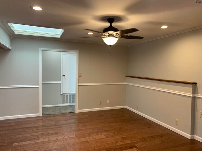 Photo - 2902 McNiel Ave