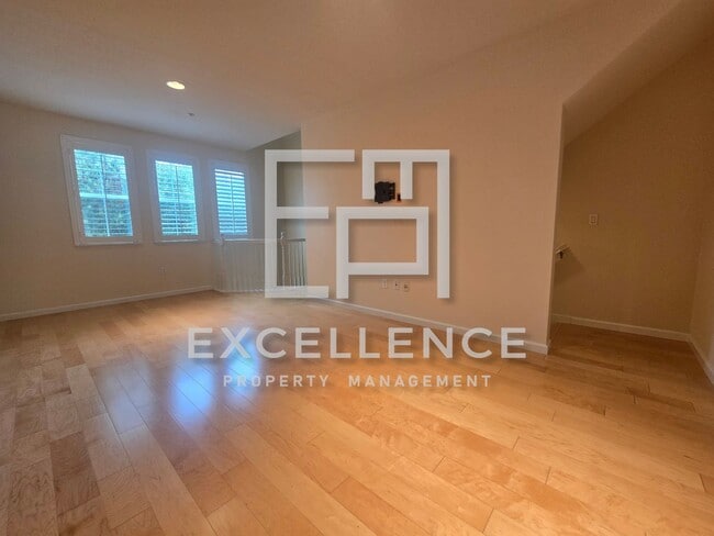 Photo - 2/2.5, 2 Car Tandem Garage, 2 En-Suite Bedrooms, Washer and Dryer - Japan Town