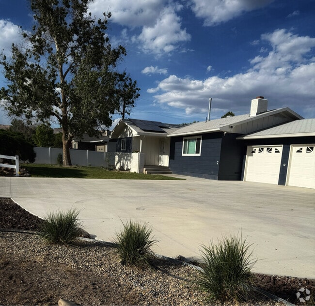 Building Photo - 506-533 33 Rd Rental
