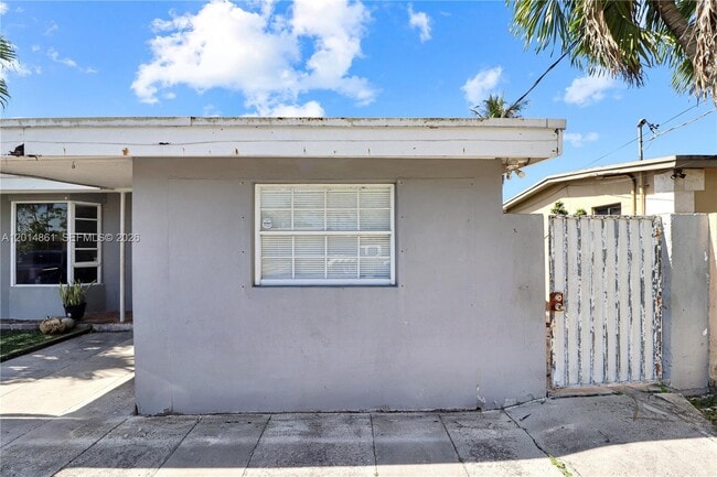 Building Photo - 10710 SW 43rd Ln Unit 1