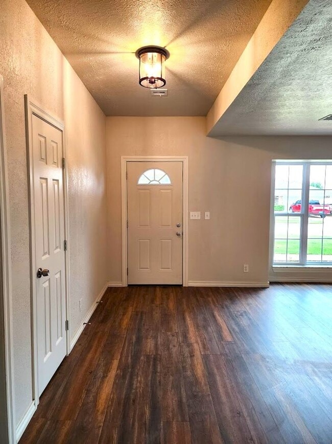 Photo - 4 Bed 2.5 Bath 2 Car Garage in Camelot Addition NW OKC