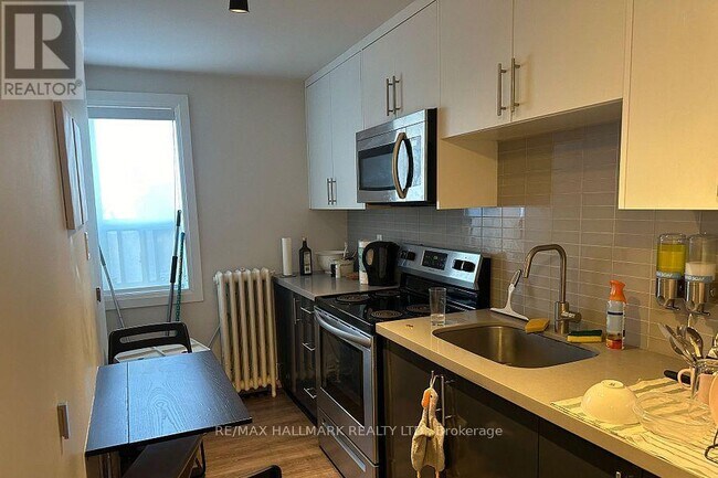 Photo - 595 St Clair Ave W Unit 1