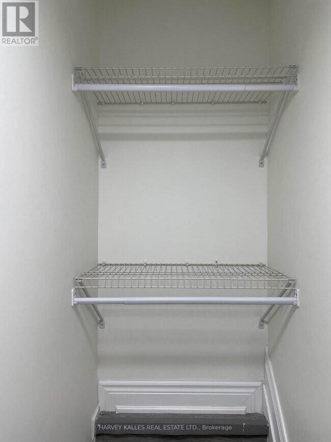 Photo - 14 Stable Gate