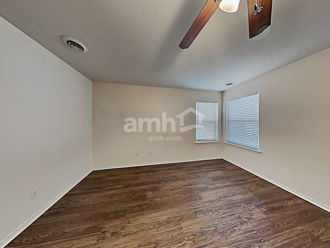 Photo - 724 N Carisbrooke Ave