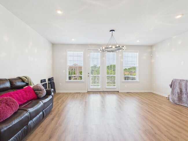 Photo - 1405 Kerr Dr