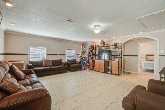 Building Photo - 806 Coolwood Dr