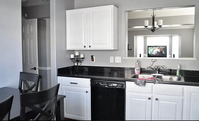 Photo - 3 bedroom Parkside Townhome!