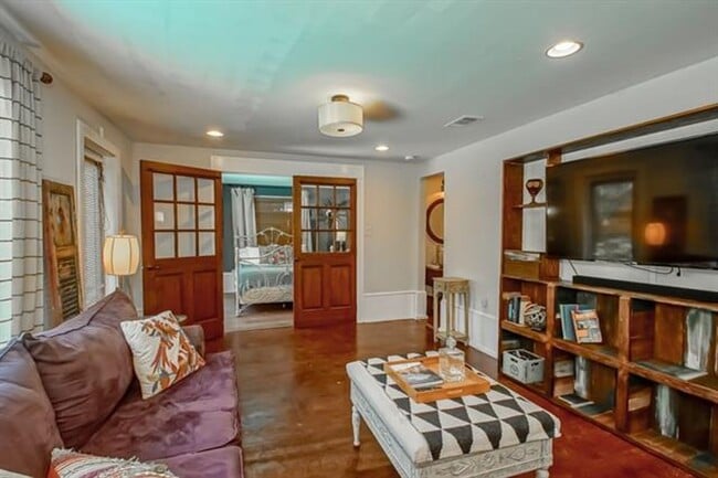 Photo - 4176 Vincennes Pl