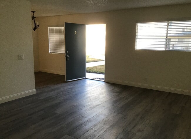 Photo - "Charming 1-Bedroom Retreat with Spacious Living in Lancaster – 800 Sq. Ft. of Comfort!" Unit 5