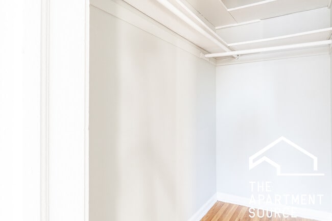 Photo - 837 W Wolfram St Unit 409