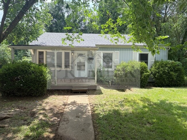 Photo - 504 N Westwood Dr