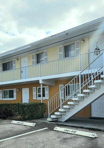 Building Photo - 1501 Crescent Cir Unit B10