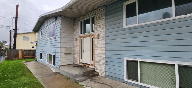 Building Photo - 401 N Mumford St Unit 3