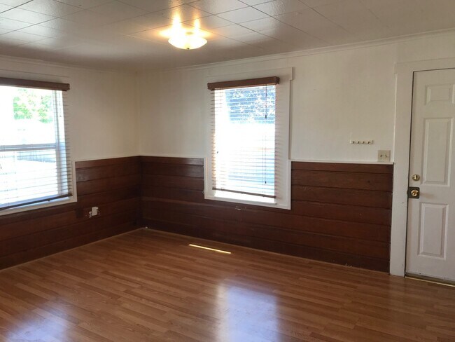 Photo - Springfield one bedroom in triplex with pr...