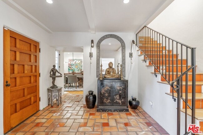 Photo - 1643 Queens Rd