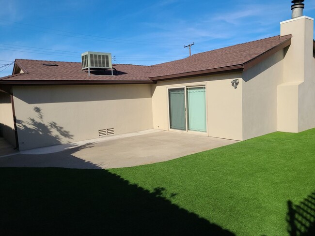 Photo - 851 Taft Ave