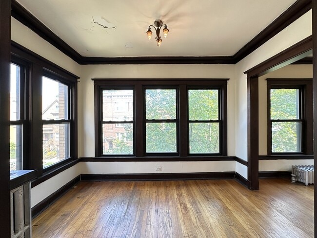 Building Photo - 2434 N Sawyer Ave Unit A08C Rental