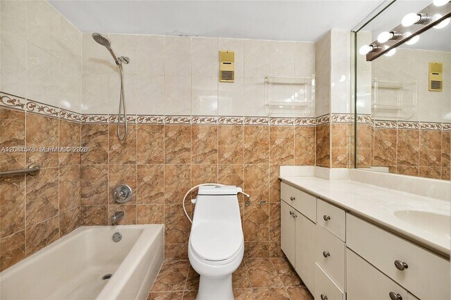 5050 NW 7th St Unit 202