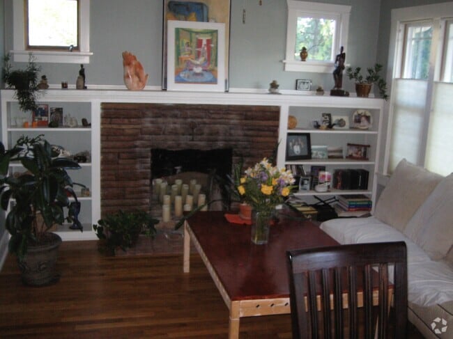 Building Photo - 327 Maple Street Rental