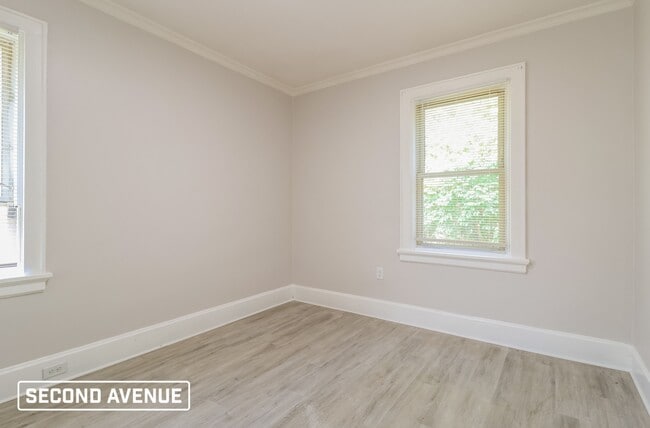 1115 Woodlawn Ave