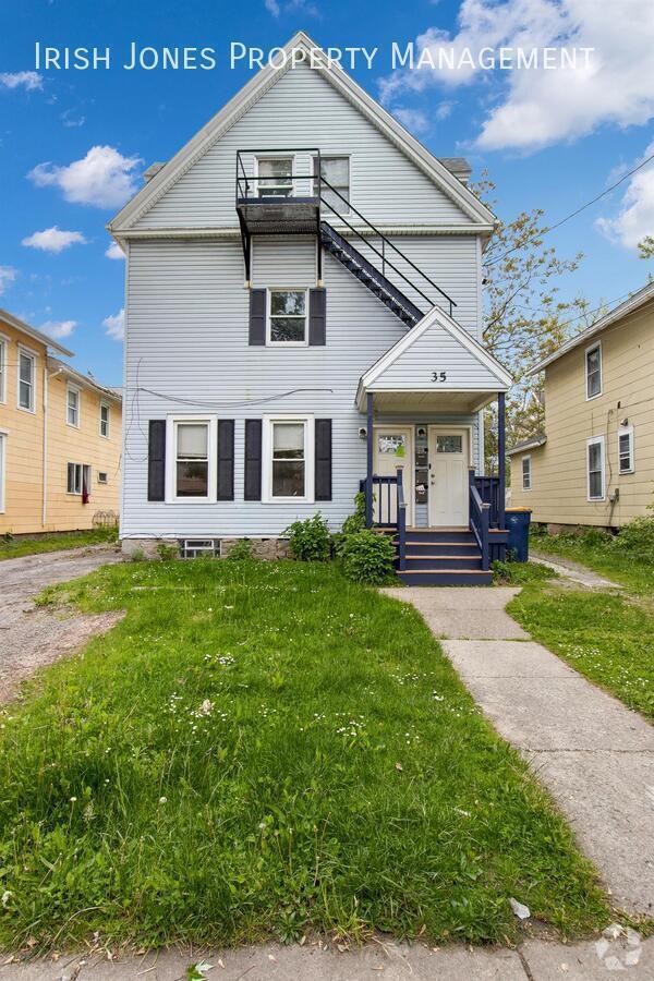 Building Photo - 35 South St Unit Apt. 2 Upper Front