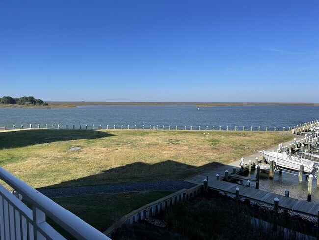 Photo - 102 Williams St