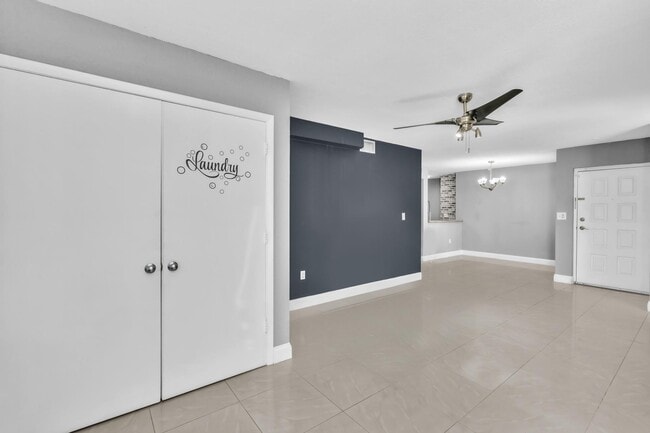 Photo - 2803 N Oakland Forest Dr