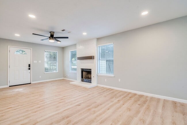 Building Photo - 13808 Lothian Dr Rental