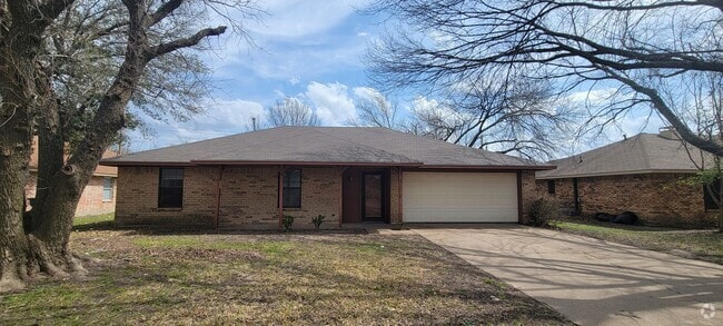 Building Photo - Charming and move-in ready! 3 Bedroom hous... Rental