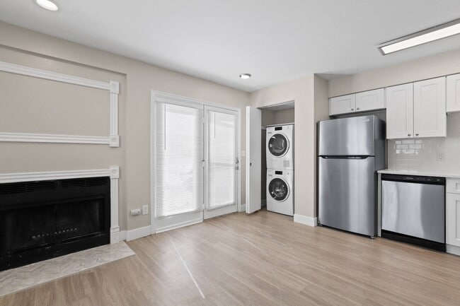 Photo - 3075 Broadway St