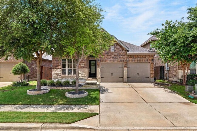 Photo - 209 Lacey Oak Lp