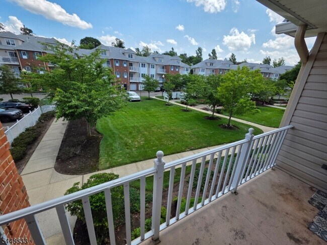 105 Roseland Ave