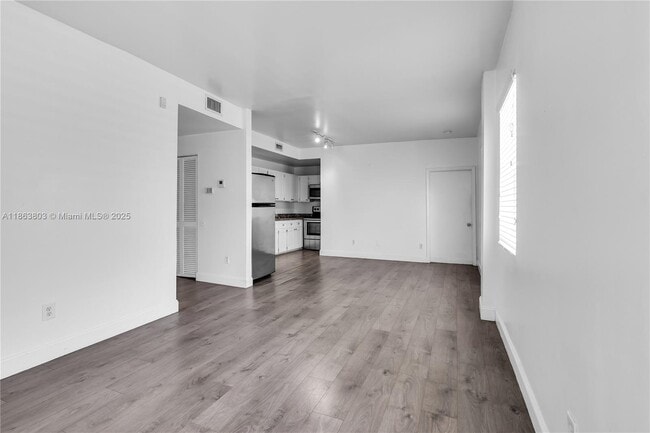 Photo - 737 Jefferson Ave Unidad 102