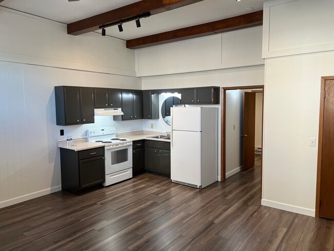 Photo - 630 Broadway St S Apartment Unit #9