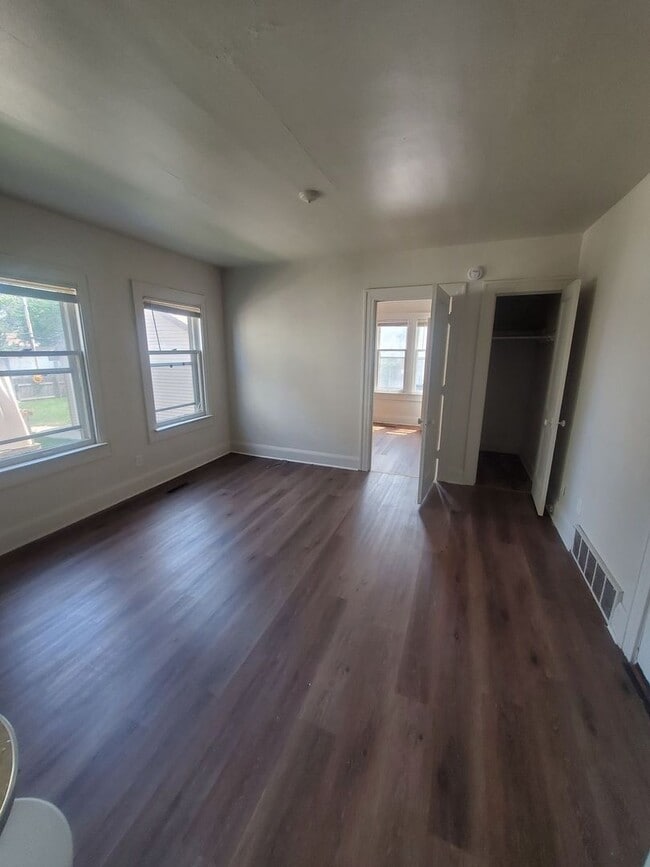 Building Photo - 915 Minnesota Ave Rental