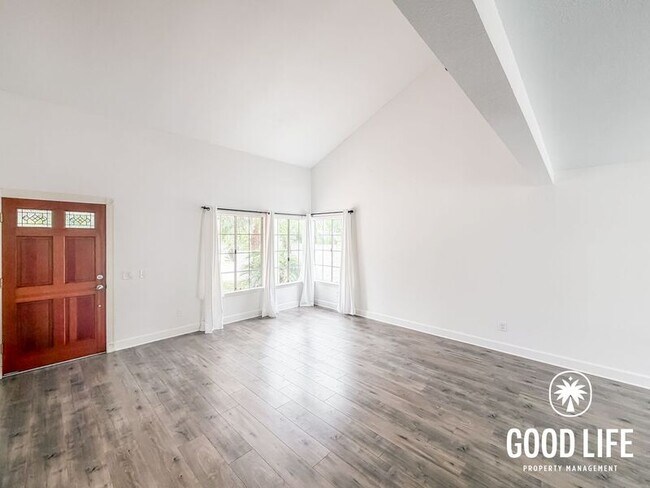10056 Riverhead Dr
