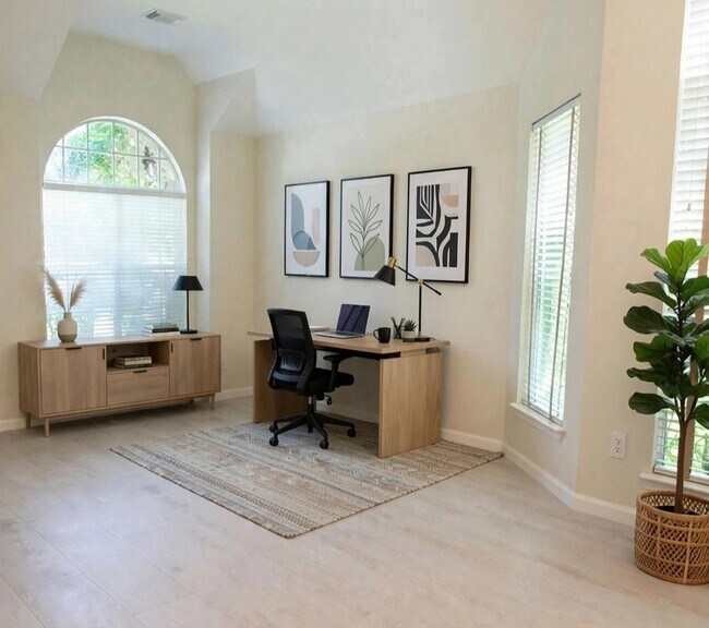 Photo - 140 S Winterport Cir
