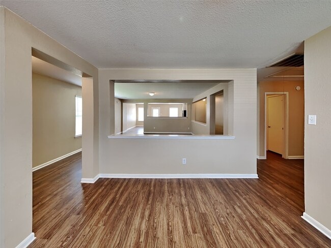 4818 Bentonite Blvd
