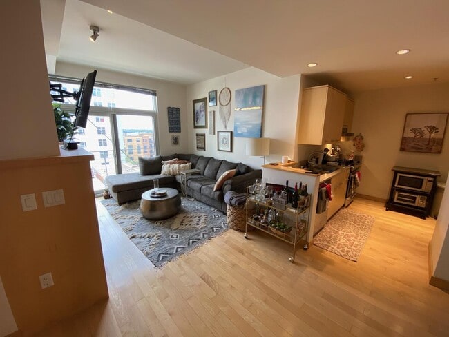 Photo - 309 W Washington Ave Unidad 602